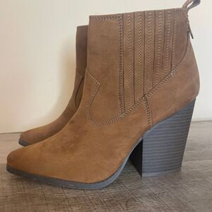 Size US 9W  Arula by altar’d state ankle boots women’s